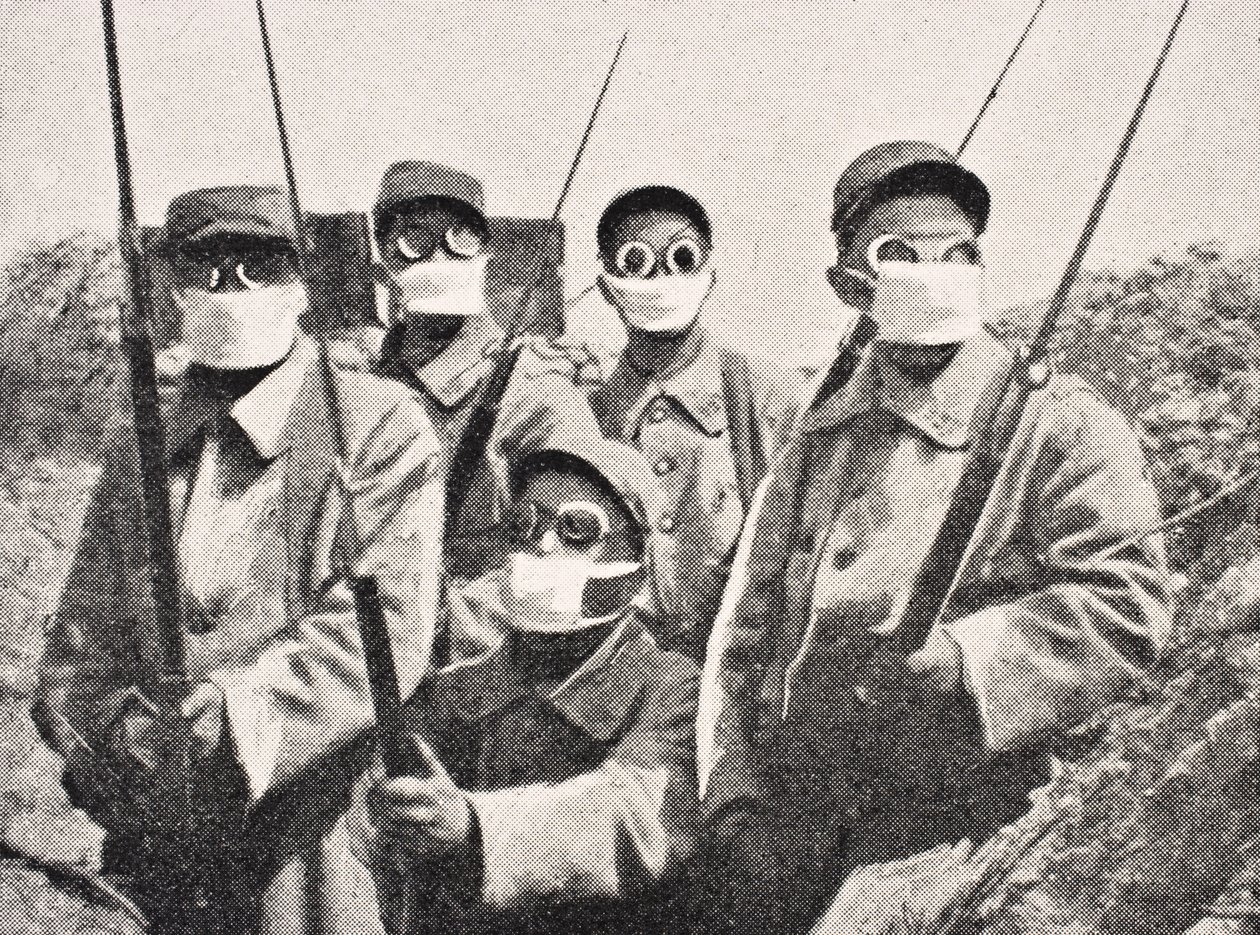 Franska soldater med gasmask 1915, från "The War Illustrated Album deLuxe", publicerat i London 1916. av English School