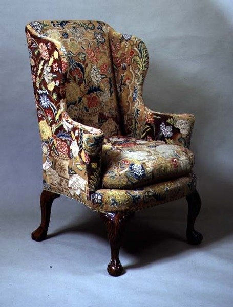 George I vingstol med modernt handarbete, ca 1720 (valnöt och textil) av English School