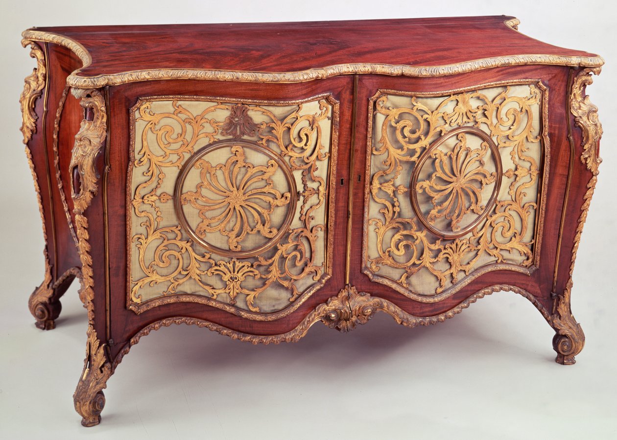 George III kommod (mahogny och ormolu) av English School