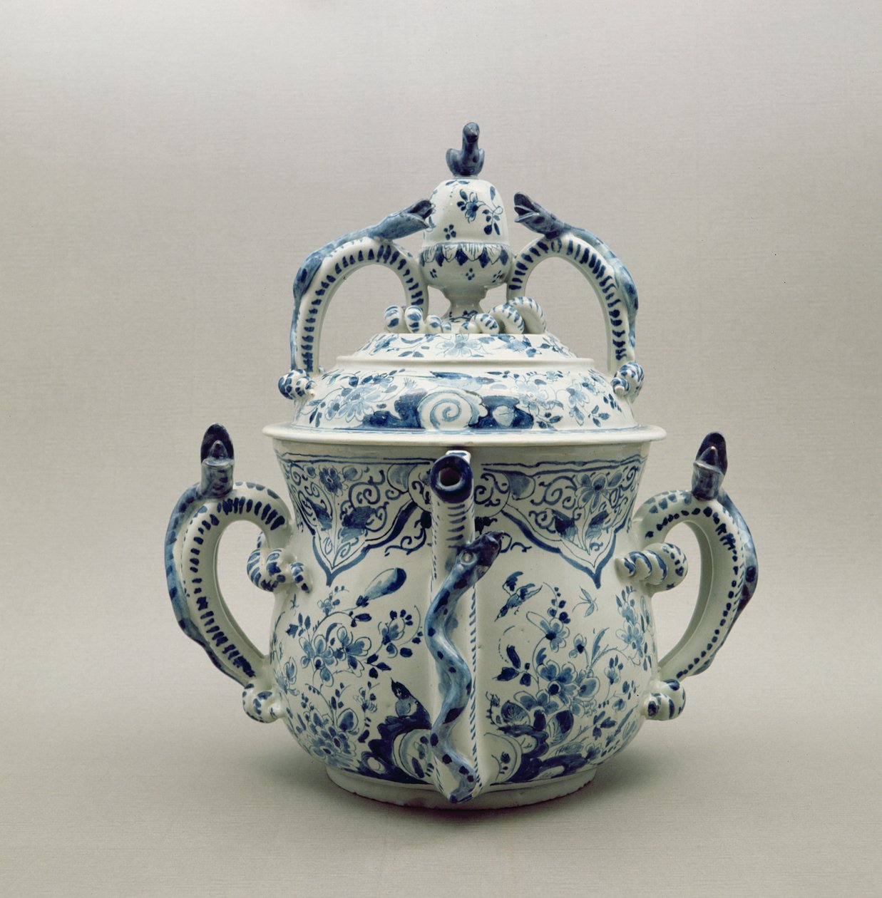 Lambeth Delftware posset kruka, blå och vit, ca 1695 (keramik) av English School
