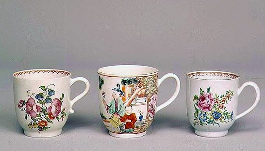 Liverpool kaffekopp, ca 1750-80; Lowestoft kaffekopp i porslin, 1778; Worcester kaffekopp i porslin, ca 1750-70 av English School