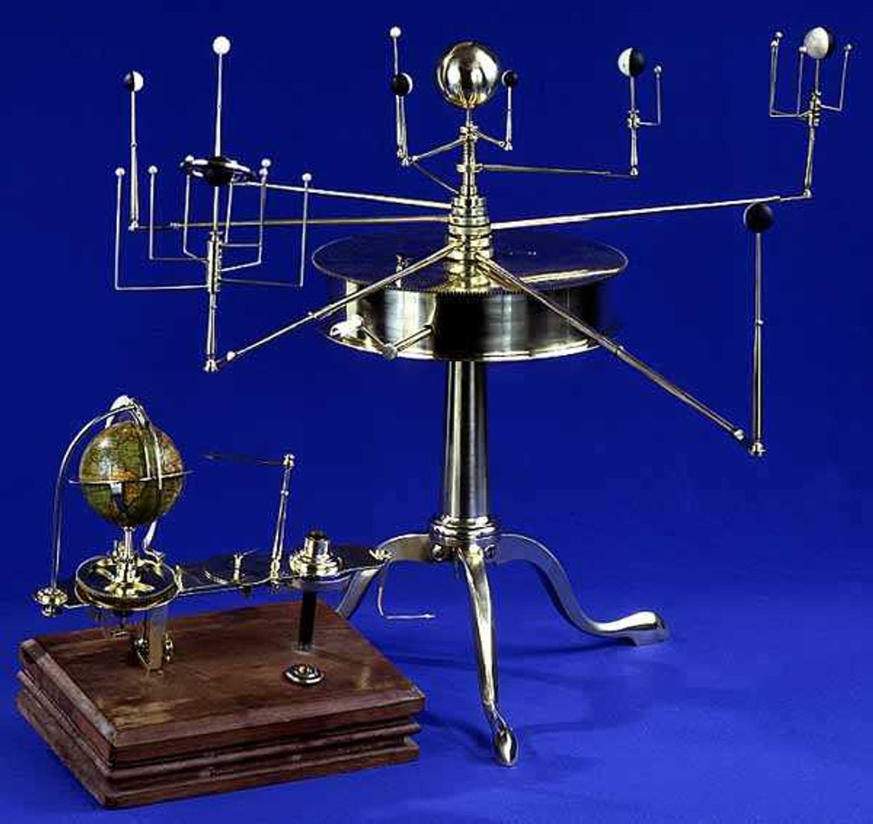 Bärbart Planetarium eller Orrery av Martin-typ, av Thomas Blunt (fl.1760-1822) George Newman och Thomas Voigt, ca 1808 (mässing, försilvrad mässing och elfenben) (se även 135773) av English School