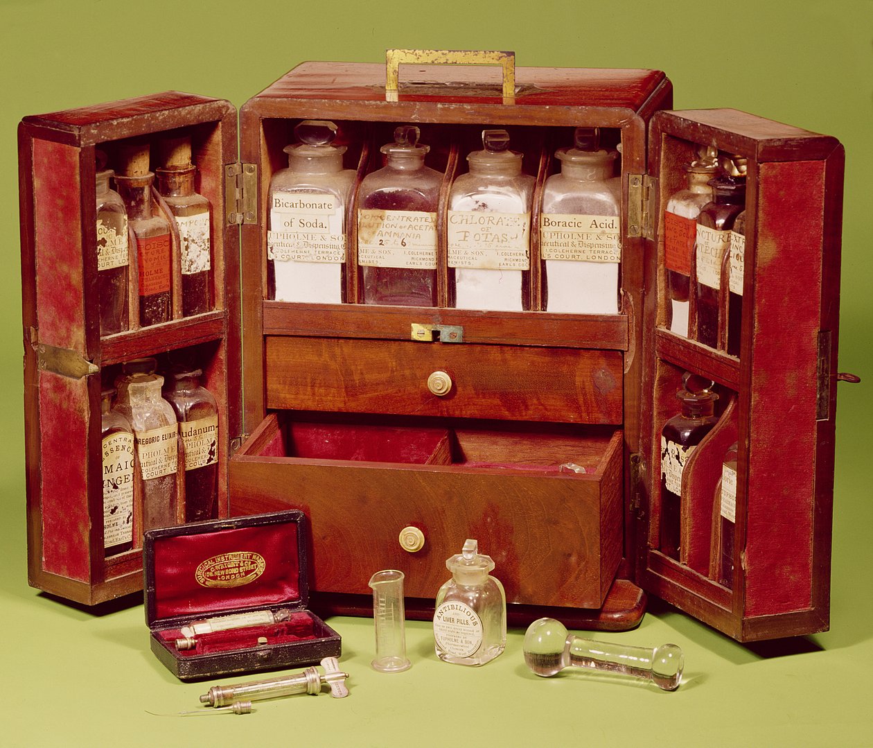 Medicinsk kista av Dinneford Family Chemist (mahogny) av English School