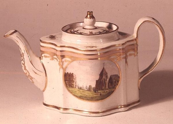 New Hall tekanna, målad med utsikt över Dover Castle, ca 1800 (porslin) av English School
