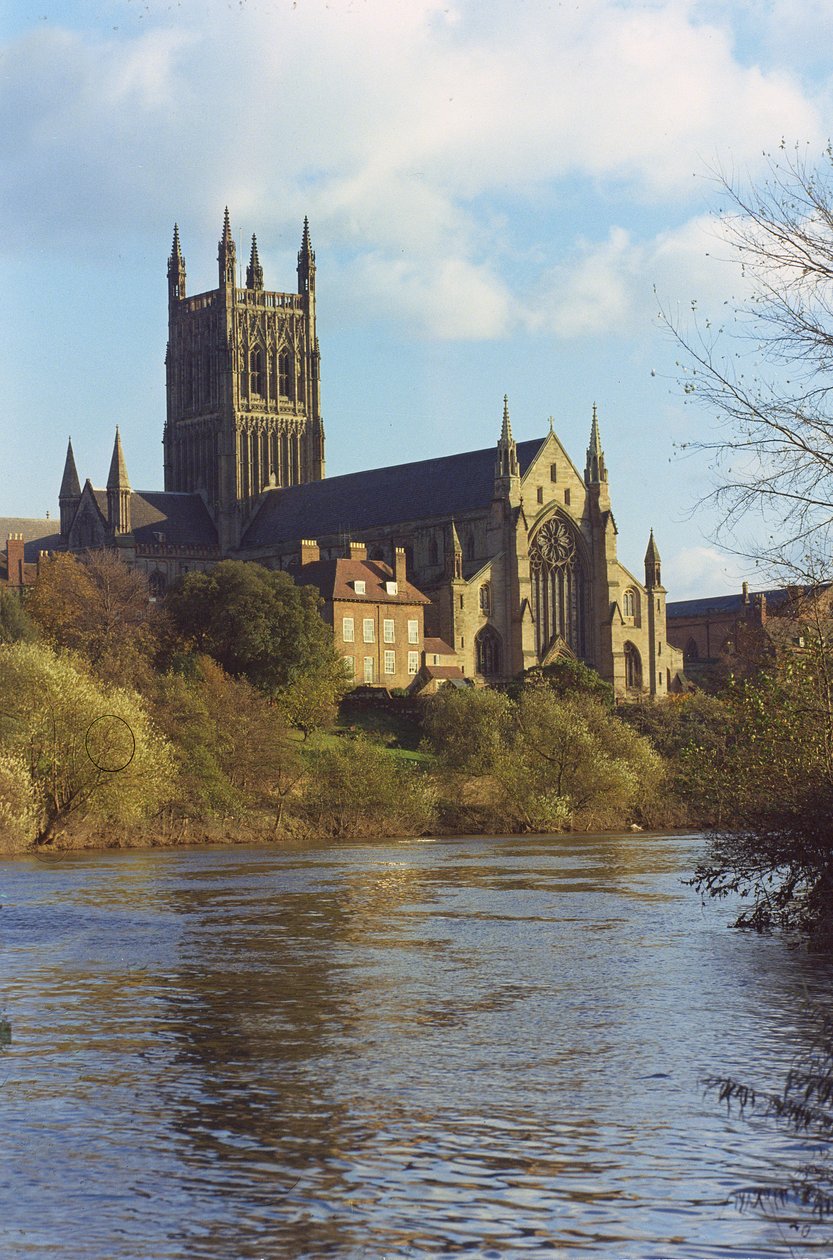 Nordvästlig utsikt från floden Severn av English School