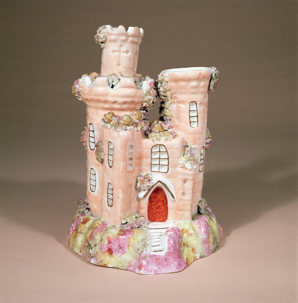 Parfymbrännare i form av ett slott, troligen Staffordshire, ca 1835 (keramik) av English School