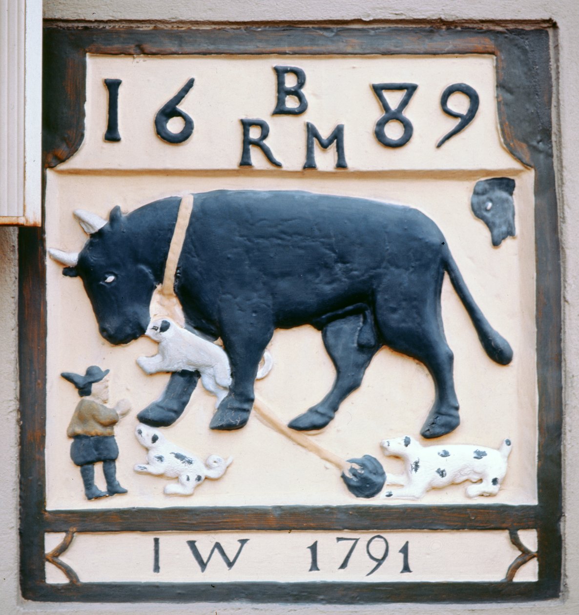 Pubskylt från Bull and Dog (tidigare Black Bull) 1689 (målad sten) av English School
