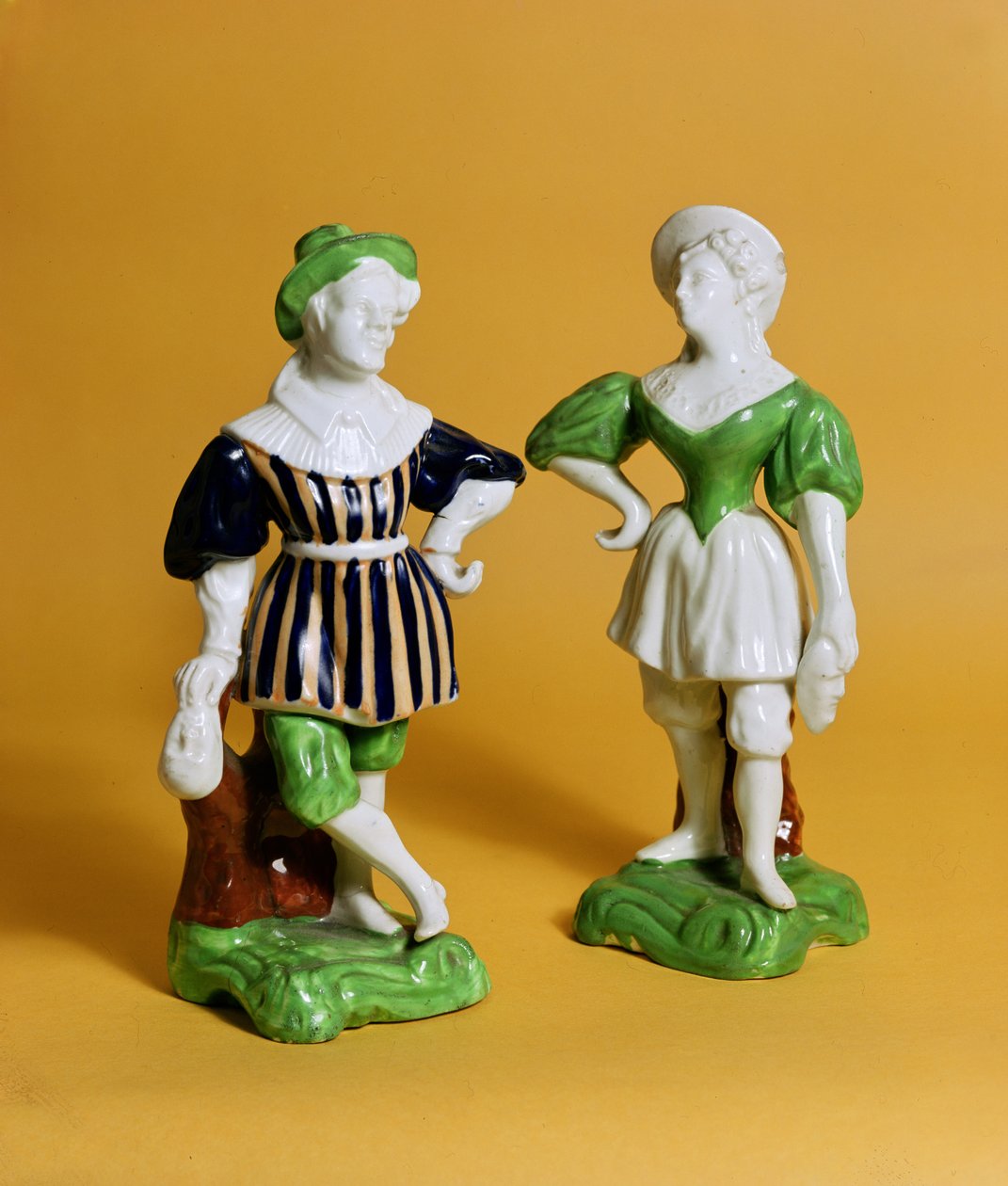 Rockingham-figurer från Commedia dellArte i 1500-talsdräkt, ca 1830 (porslin) av English School