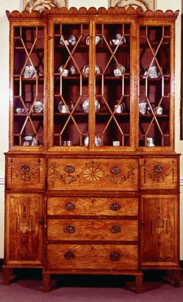 Secretaire bokhylla, ca 1790 (figursat satinwood) av English School
