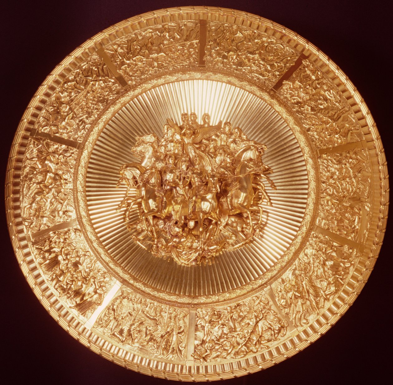 Sköld, beställd av Green, War und Green för presentation av stadens köpmän och bankirer till hertigen av Wellington, designad av Thomas Stothard, gjord av Benjamin Smith, ca 1822 (silver) av English School