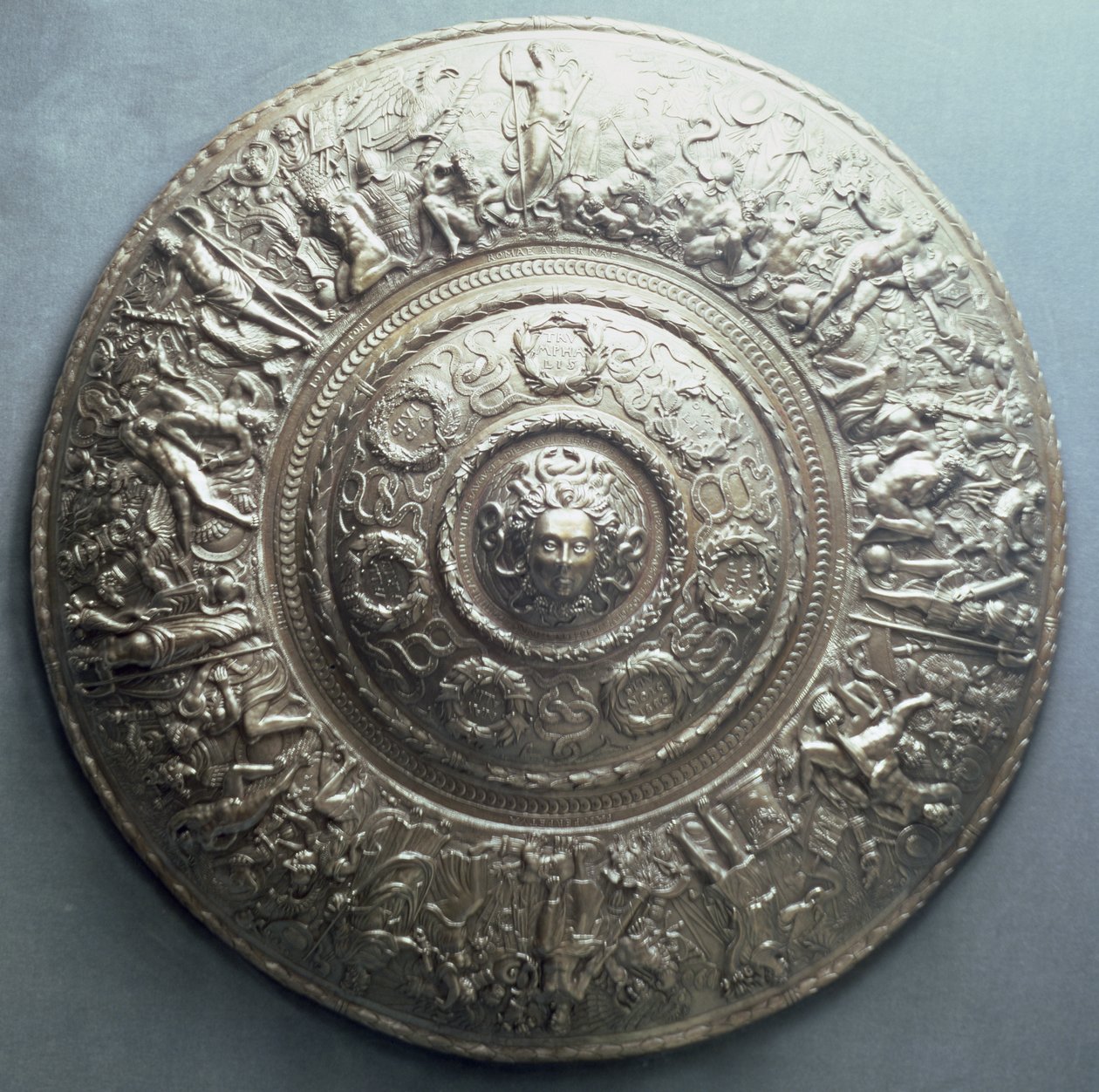 Sköld med huvudet av Medusa, 1552 (silver) av English School