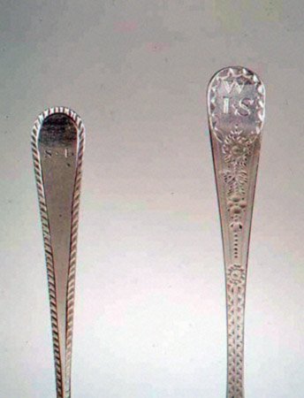 Teskedshandtag, vänster till höger: 1782, 1791 (silver) av English School
