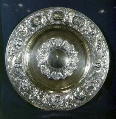 The Caroline Alms Dish, tillverkad i London, 1665-1666 (förgylld silver) (se även 355579 och 355591) av English School
