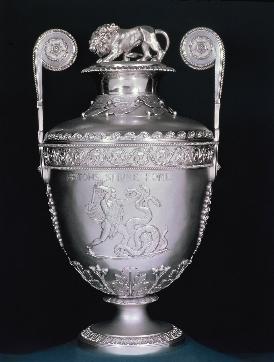 Trafalgar vas, designad av John Flaxman 1755-1826, gjord av Digby Scott & och Benjamin Smith, London, 1805-06 silver av English School