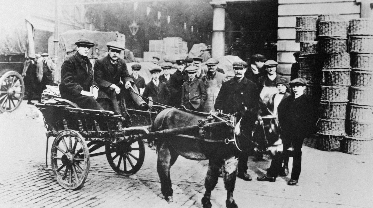 Utsikt över Covent Garden Market, 1900 av English School