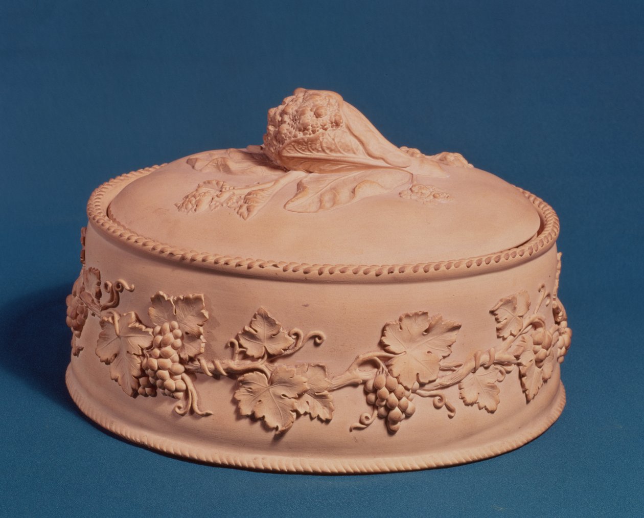 Wedgwood Game Pie Dish, ca 1820 (keramik) av English School