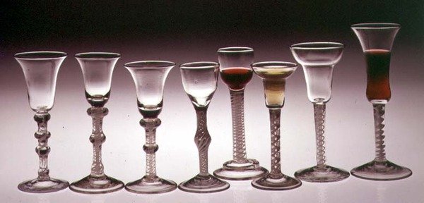 Vinglas med ogenomskinliga vridna stjälkar, 1760-65 (glas) av English School