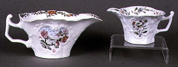Worcester-formad oval såsbåt och gräddkanna, emalj polykrom dekoration, ca 1750-55 (keramik) av English School
