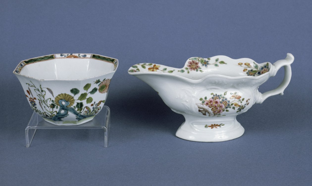 Worcesterformad oval såsbåt och åttakantig skål dekorerad i emaljer, 1750-55 (keramik) av English School