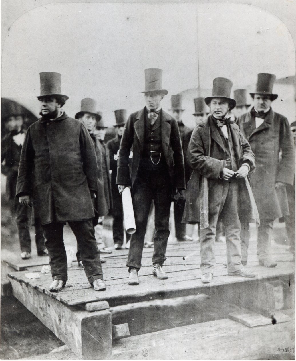 (V till R) John Scott Russell, Henry Wakefield, Isambard Kingdom Brunel och Lord Derby vid lanseringen av SS Great Eastern av English Photographer