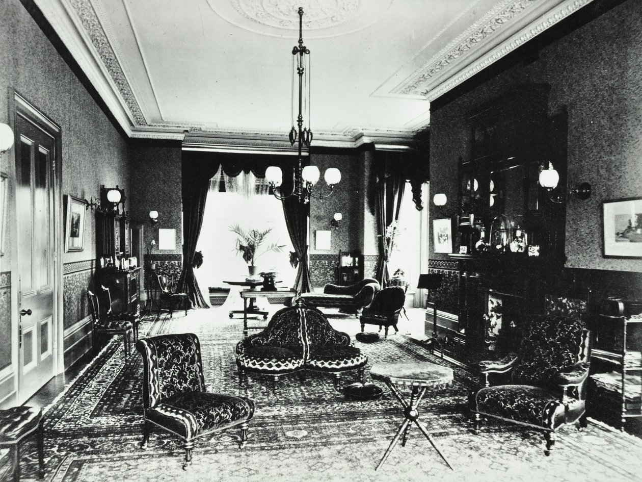 Addison Road 18: salongen, 1890 av English Photographer
