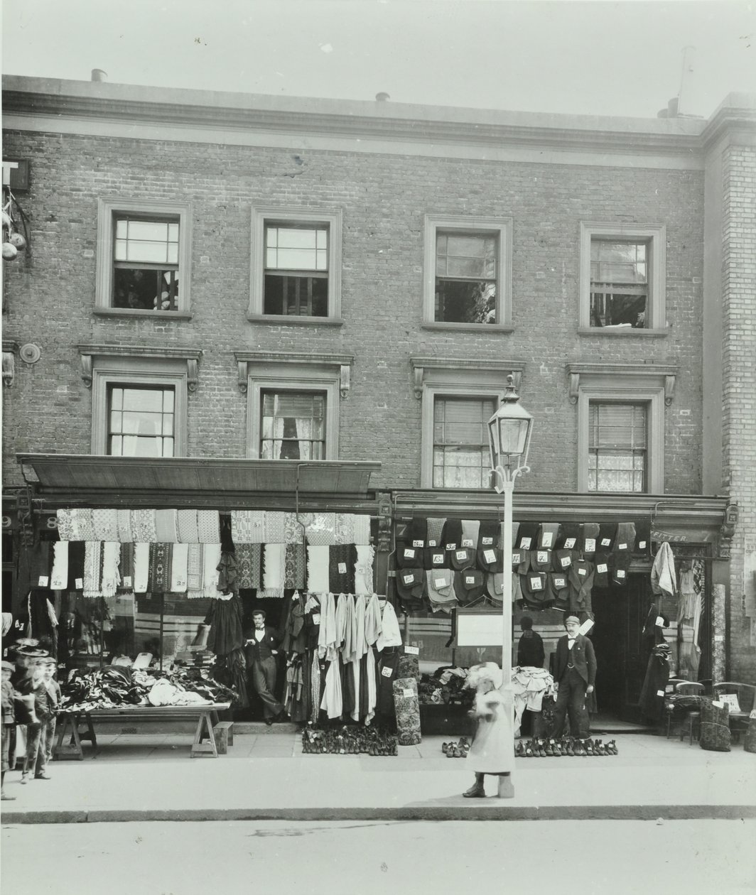 7-8 Gainsborough Road: front elevations, London, 1899 av English Photographer