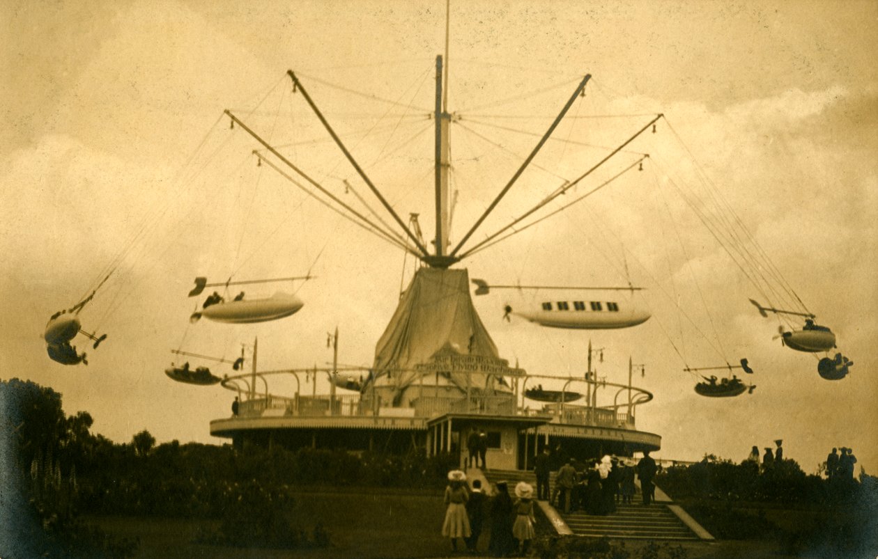 En "flygande maskin"-attraktion på Battersea Amusement Park, England av English Photographer