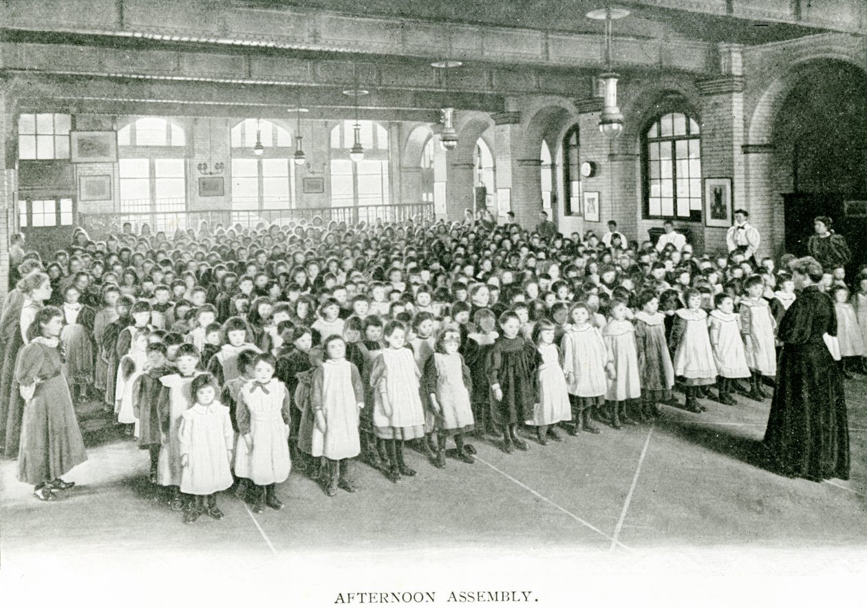 Eftermiddagsförsamling, ca 1900 (s/v foto) av English Photographer