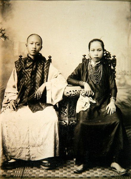 Annamitisk pojke och flicka i centrala Vietnam, ca 1875 (albumintryck) av English Photographer