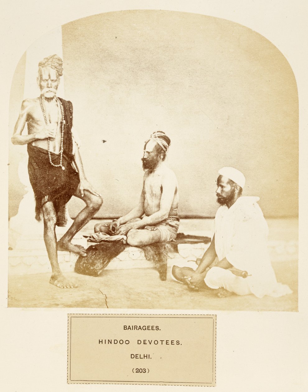 Bairagees, Hindoo devotees, Delhi, från The People of India, av J. Forbes Watson, publicerad 1868 (albumtryck) av English Photographer