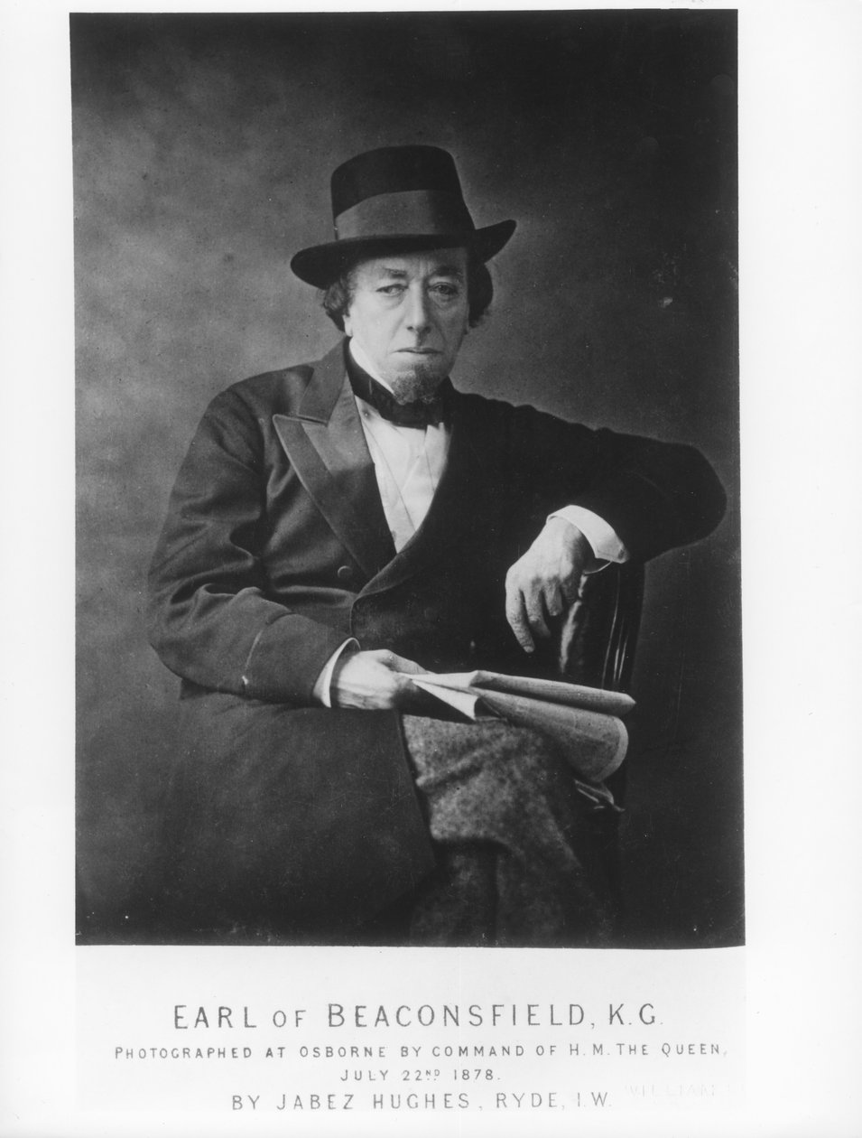 Benjamin Disraeli, 1:e earl av Beaconsfield (1804-81) fotograferad av Jabez Hughes i Osborne House, Isle of Wight av English Photographer