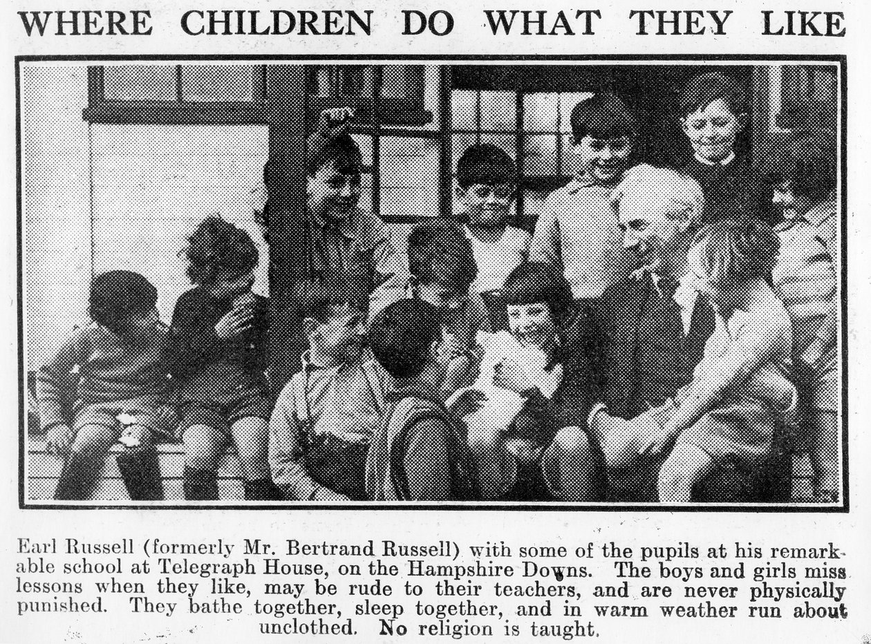 Bertrand Russell med elever på hans Beacon Hill School, 1931 av English Photographer
