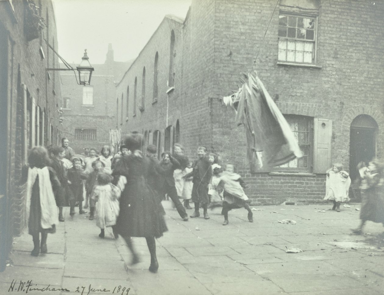Bishops Court: general view, London, 1899 av English Photographer