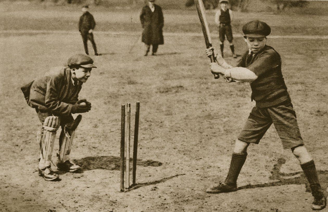 Pojkar som spelar cricket, Parliament Hill Fields (sepiafoto) av English Photographer