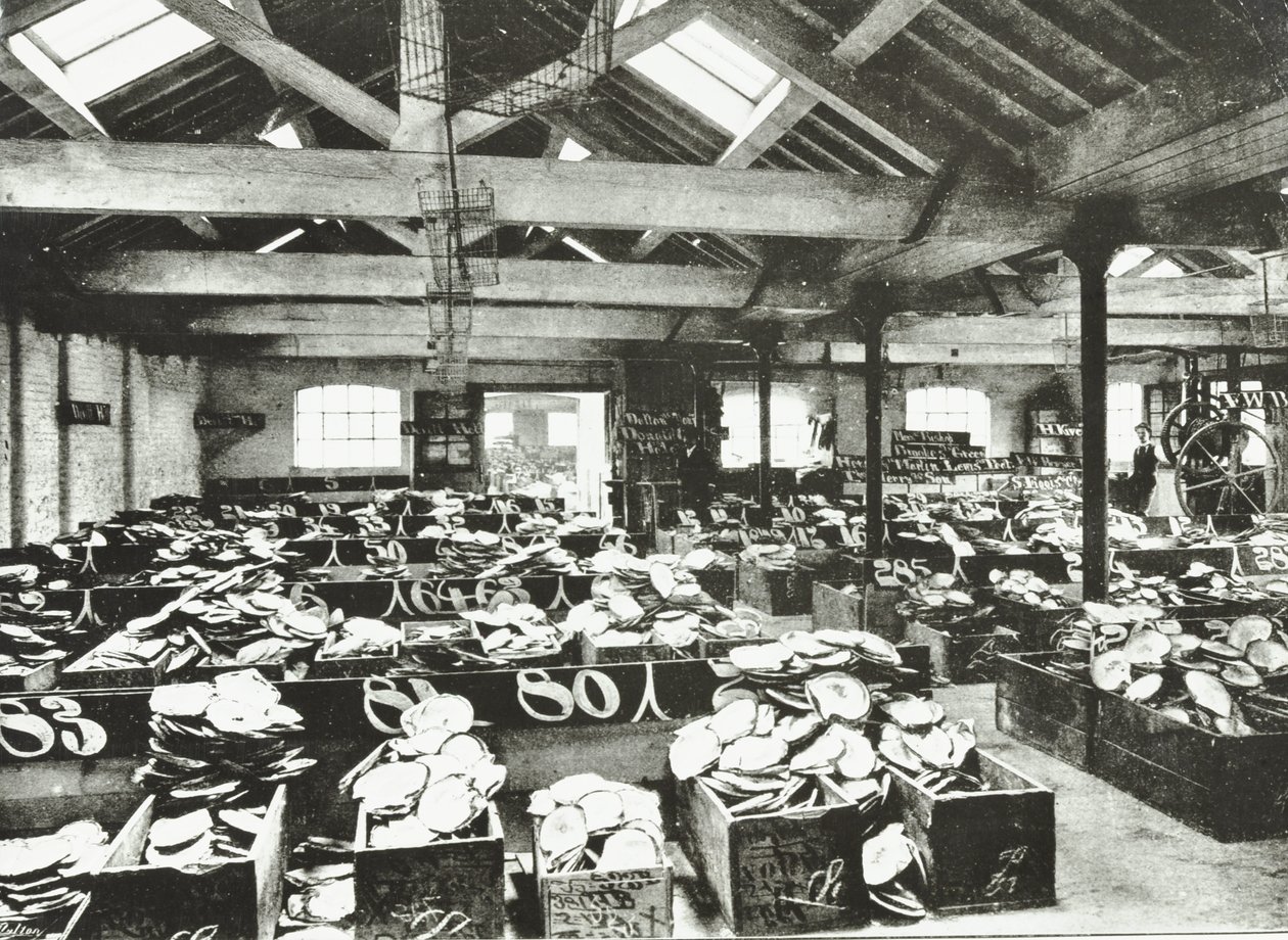 Bull Wharf, interiör av Shell Warehouse, London, 1890 av English Photographer