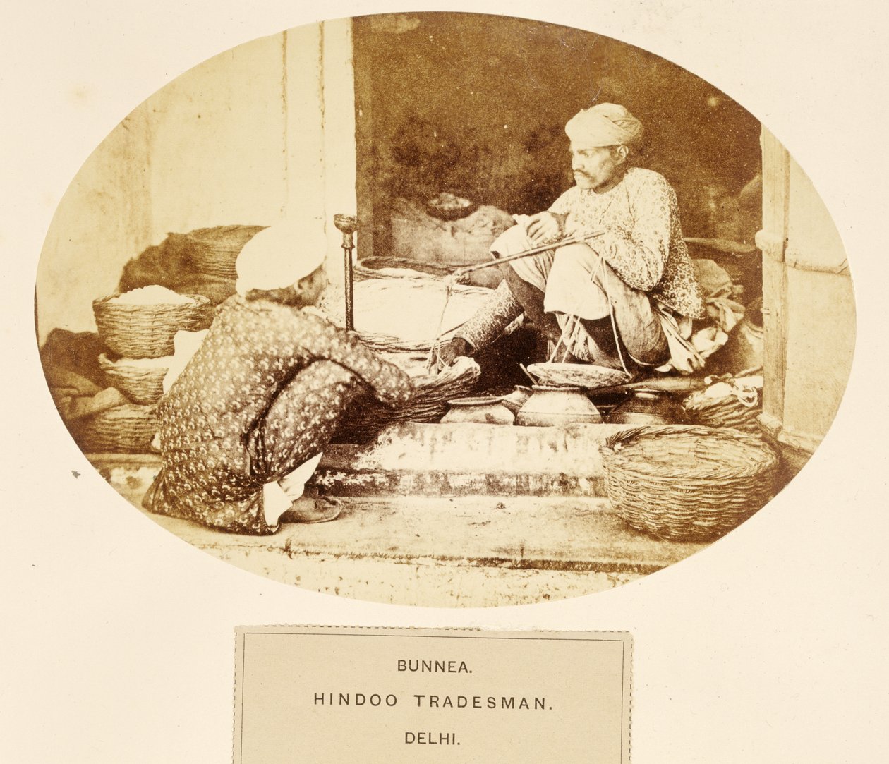 Bunnea, Hindu Tradesman, Delhi, från The People of India, av J. Forbes Watson, publicerad 1868 (albumtryck) av English Photographer