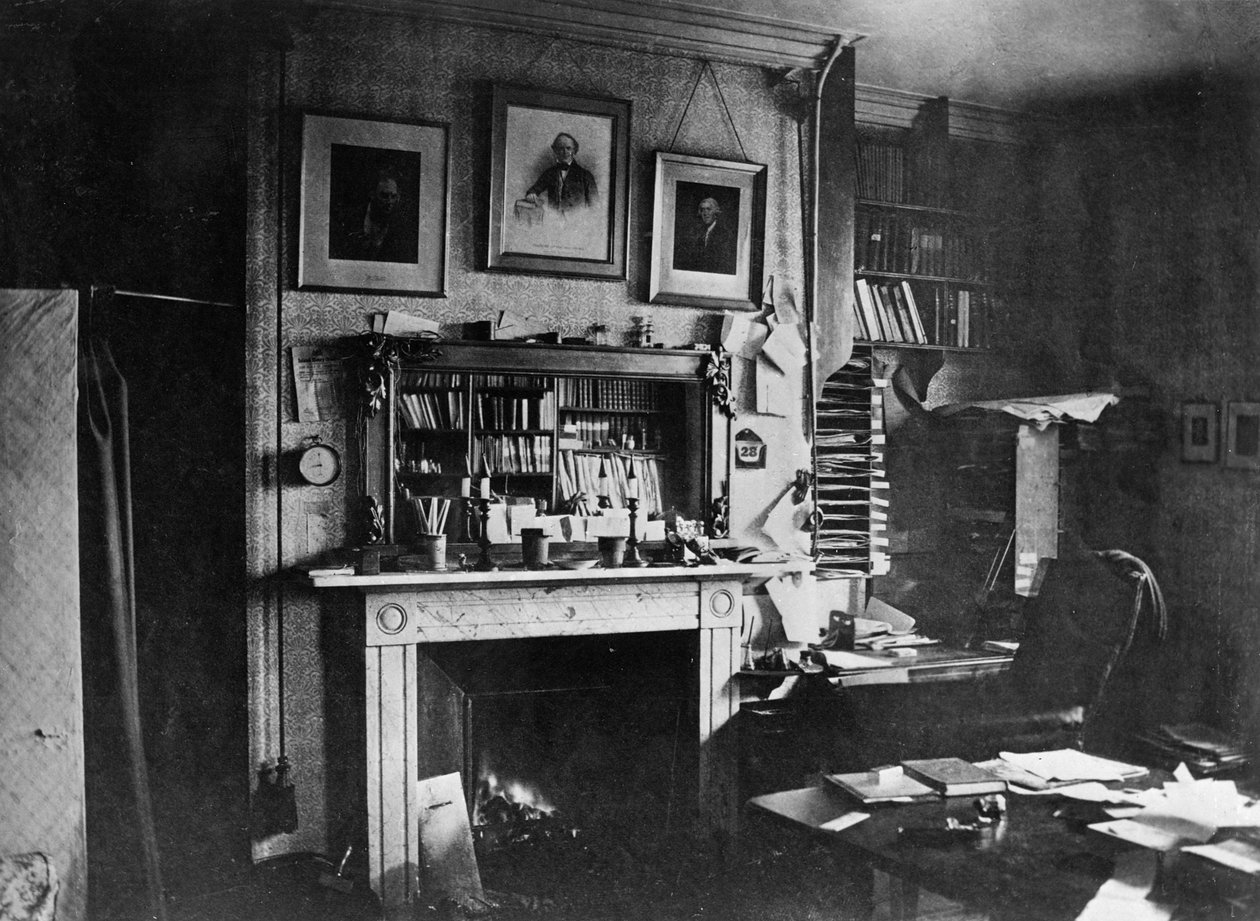 Charles Darwins studerar vid Down House av English Photographer