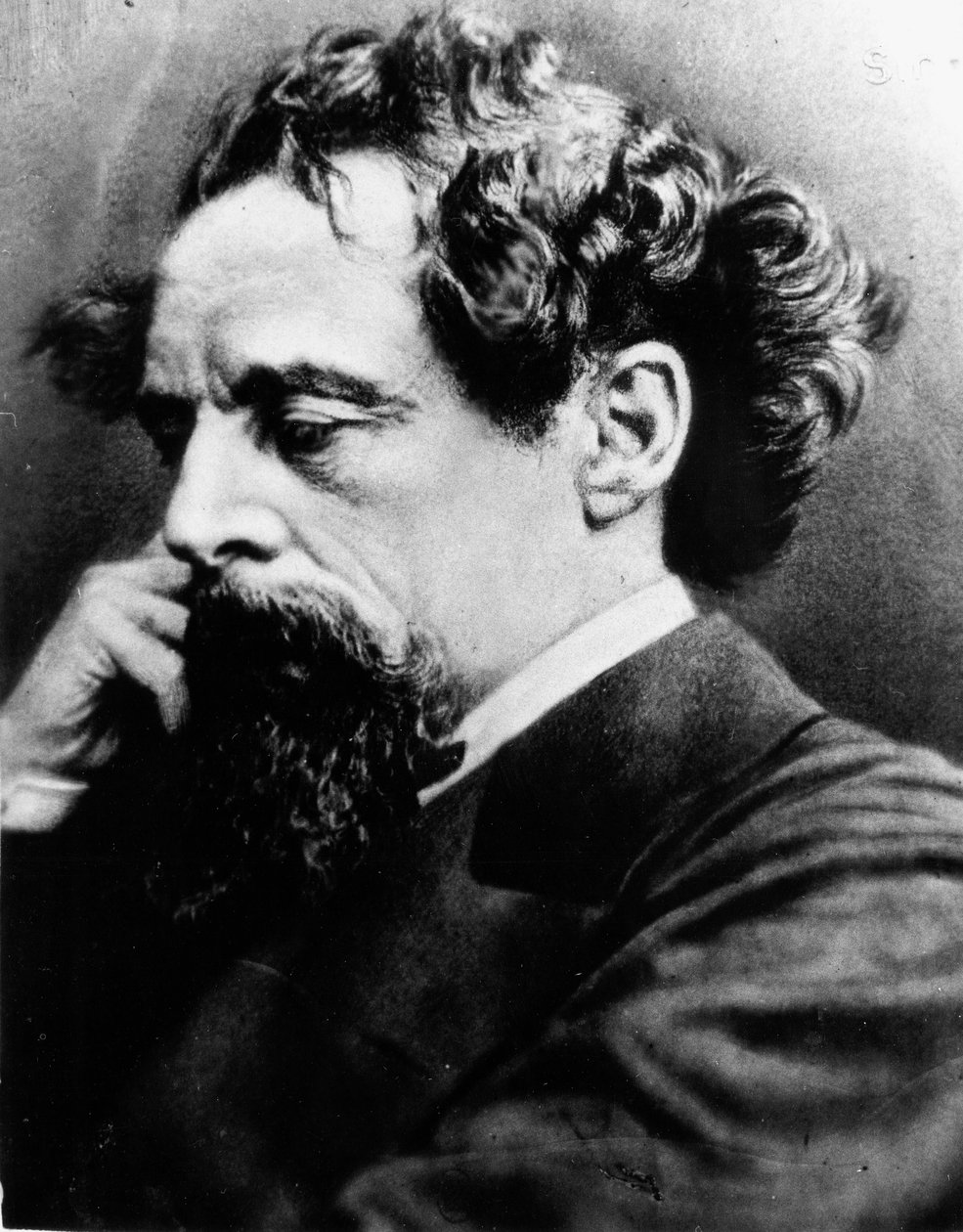 Charles Dickens (s/v foto) av English Photographer