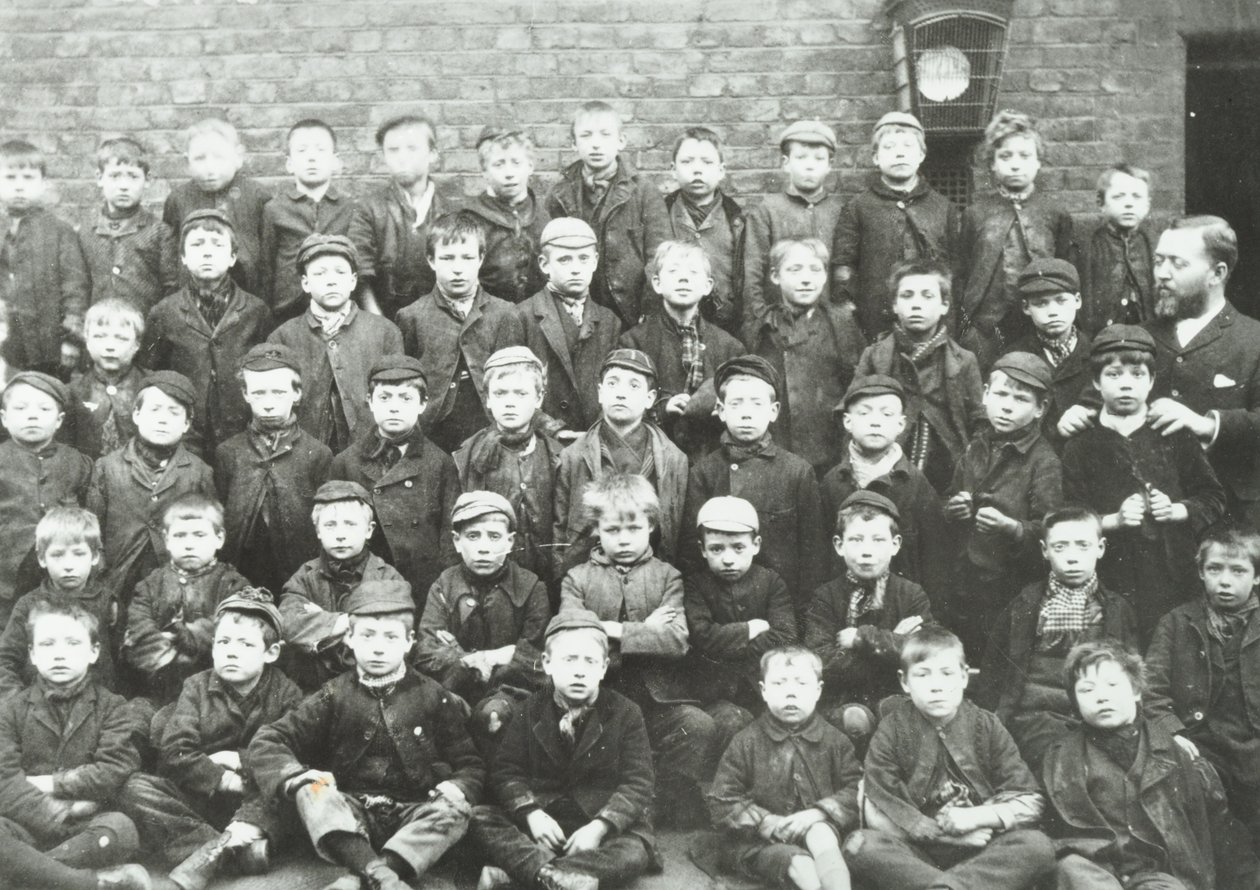 Chaucer Street School: pojkgrupp, 1895 av English Photographer