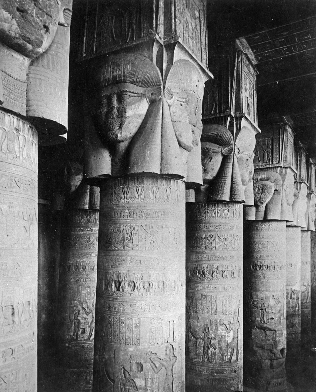 Kolumner i Hathors tempel, c.1904-05 av English Photographer