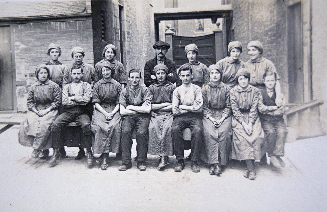 Kvinnliga arbetare vid Woolwich Arsenal, London (s/v foto) av English Photographer