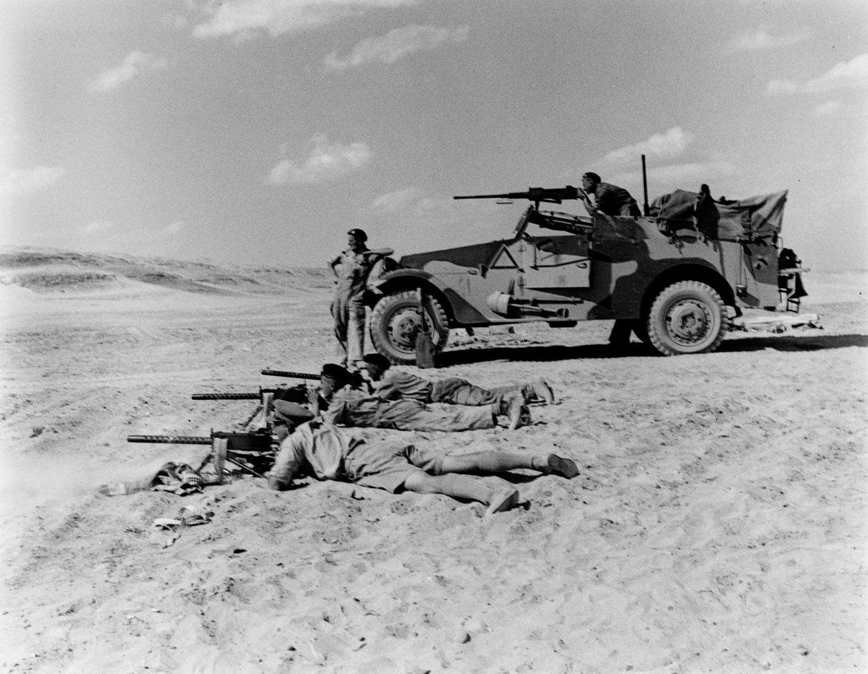 Fitters lokalt skydd, från ett album sammanställt av Major W H J Sale, 1943 av English Photographer