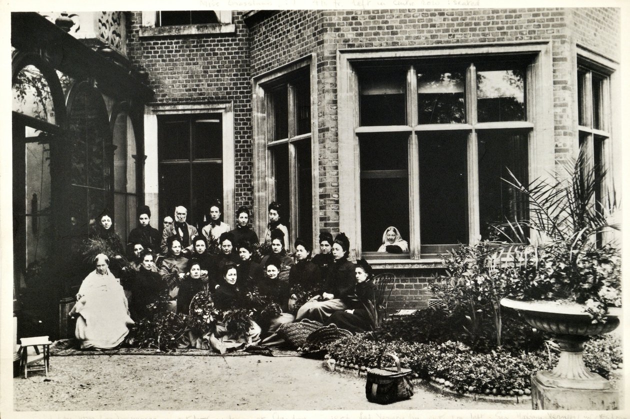 Florence Nightingale, Sir Harry och Lady Verney, och Nightingale sjuksköterskor på Claydon House, 1886 av English Photographer