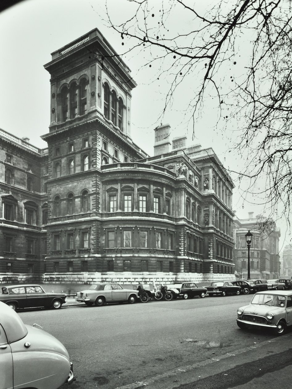 Foreign Office, Whitehall, Westminster LB: höjd till Saint James Park, 1896 av English Photographer