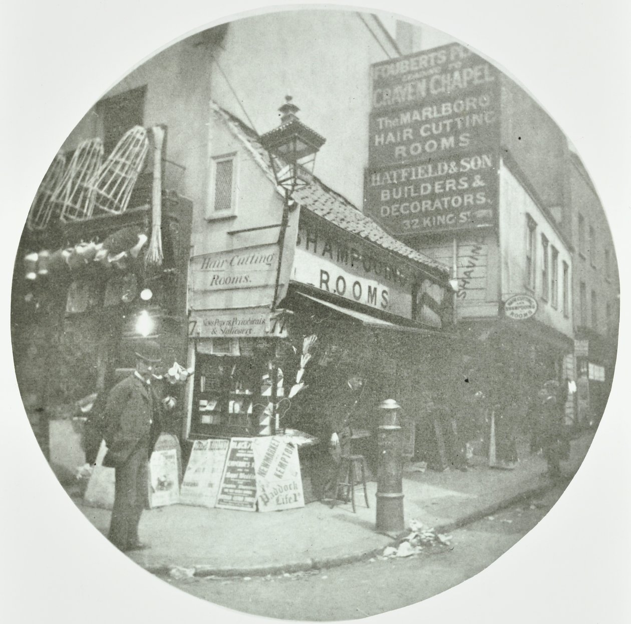 Fouberts Place, Westminster LB: vid Kingly Street, 1890 av English Photographer