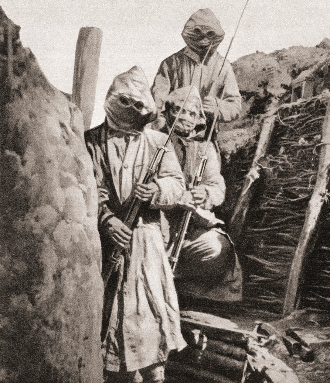 Franska infanterister under första världskriget bar andningsskydd för att skydda dem mot tysk giftgas, från The Illustrated War News, 1915 av English Photographer