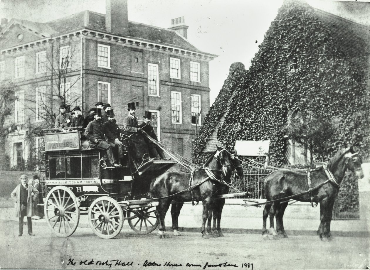 Garratt Lane: The Old Vestry Hall, 1887 av English Photographer