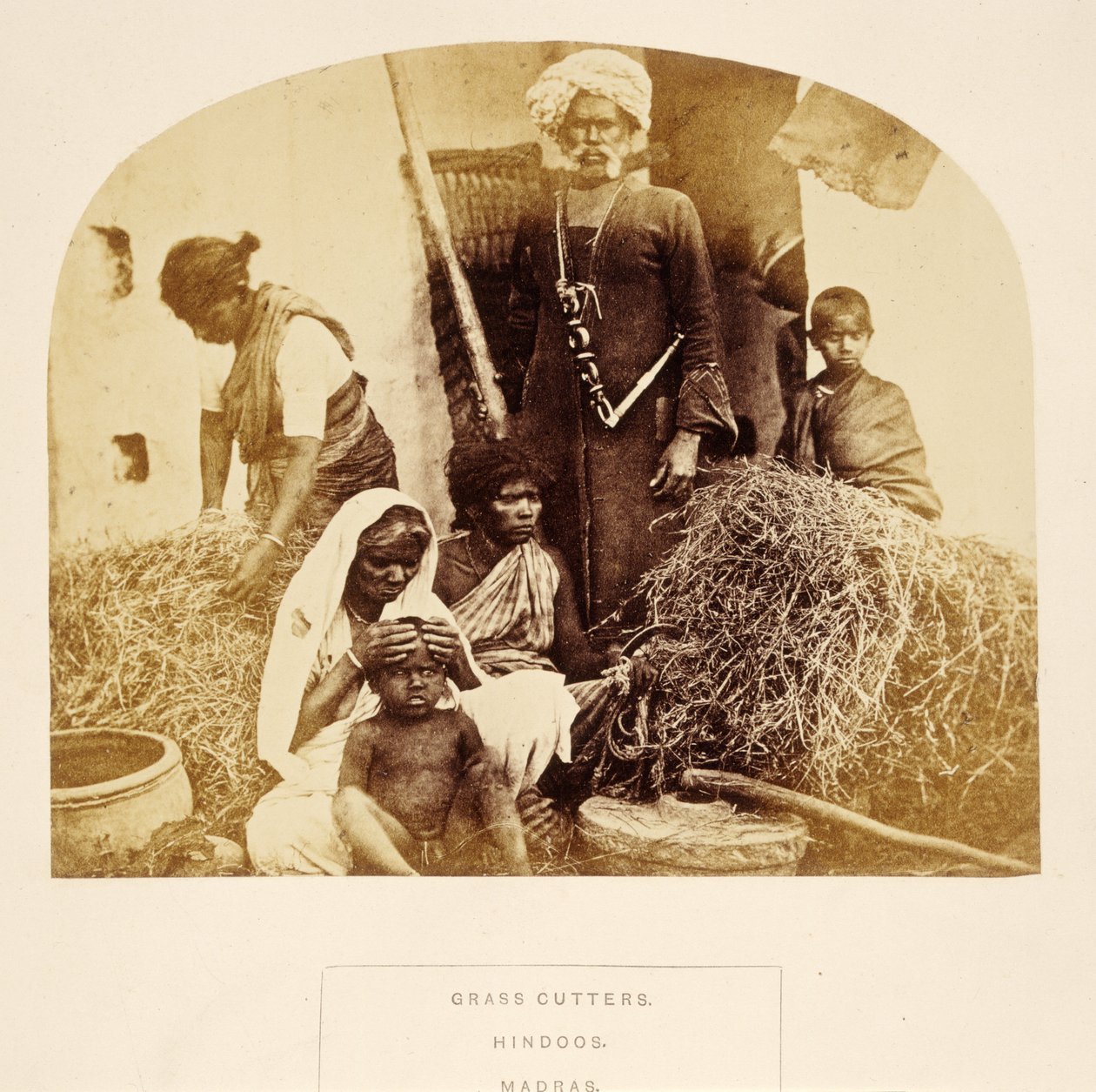Grass Cutters, Hindoos, Madras, från The People of India, av J. Forbes Watson, publicerad 1868 (albumtryck) av English Photographer