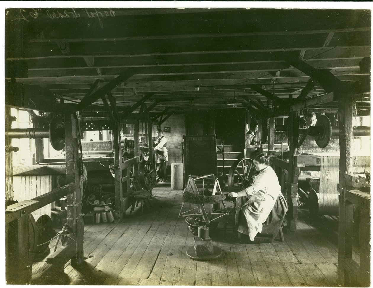 Handvävnad, Hughes fabrik nr 2, 1923 av English Photographer
