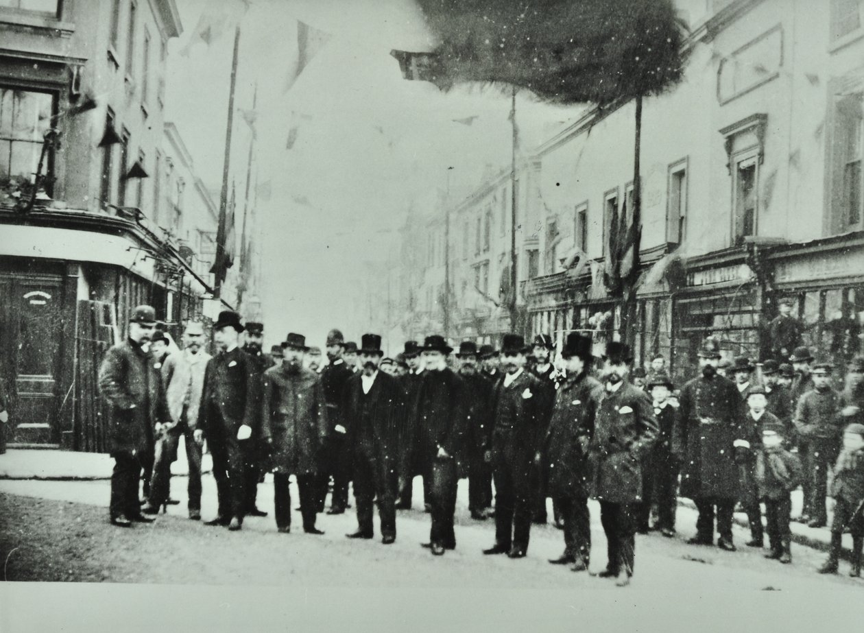 Hare Street: öppnande av Woolwich-färjan, 1889 av English Photographer